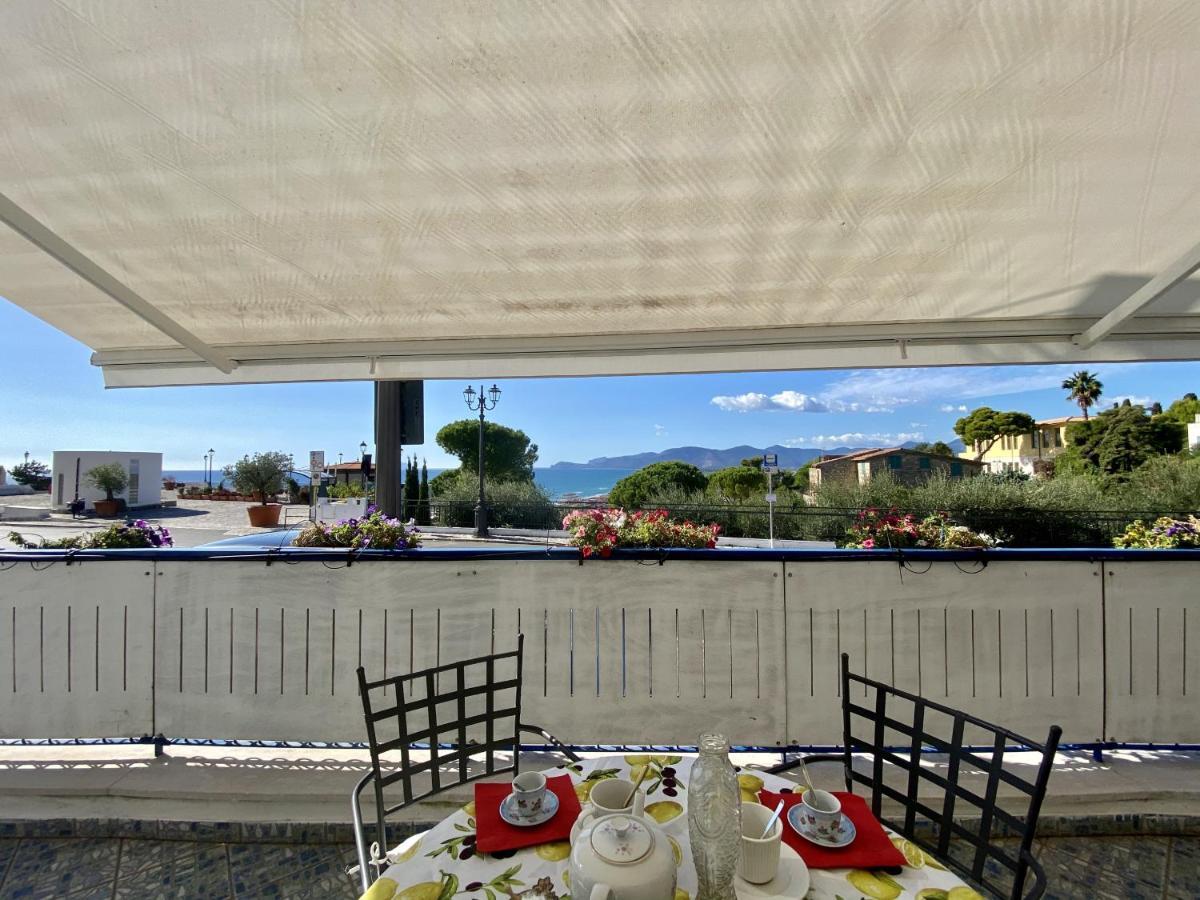 Holidaycasa Mike - Con Terrazzo Vista Mare Sperlonga Exteriör bild