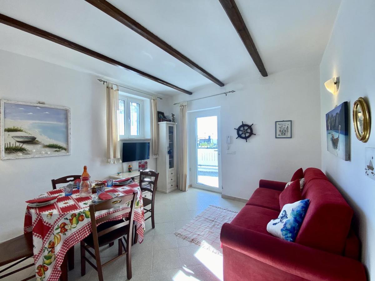 Holidaycasa Mike - Con Terrazzo Vista Mare Sperlonga Exteriör bild
